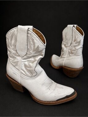 IDYLLWIND WHEELS WESTERN BOOTIES ROUND TOE ivory cowboys embroidered women 6.5M
